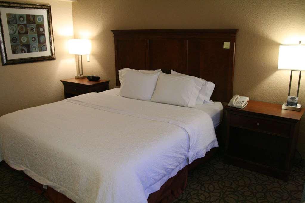 Hampton Inn Gainesville Room photo