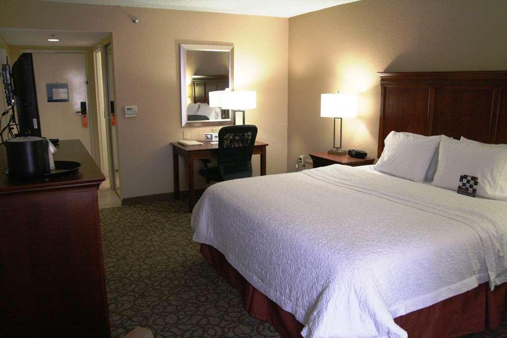 Hampton Inn Gainesville Room photo